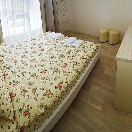 Mini On Yevreyskaya